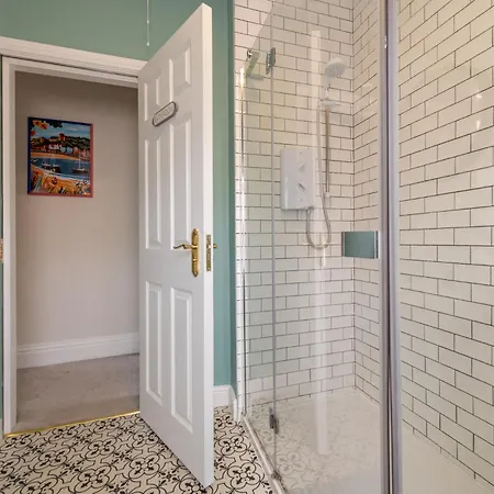 22 Ashville Avenue *